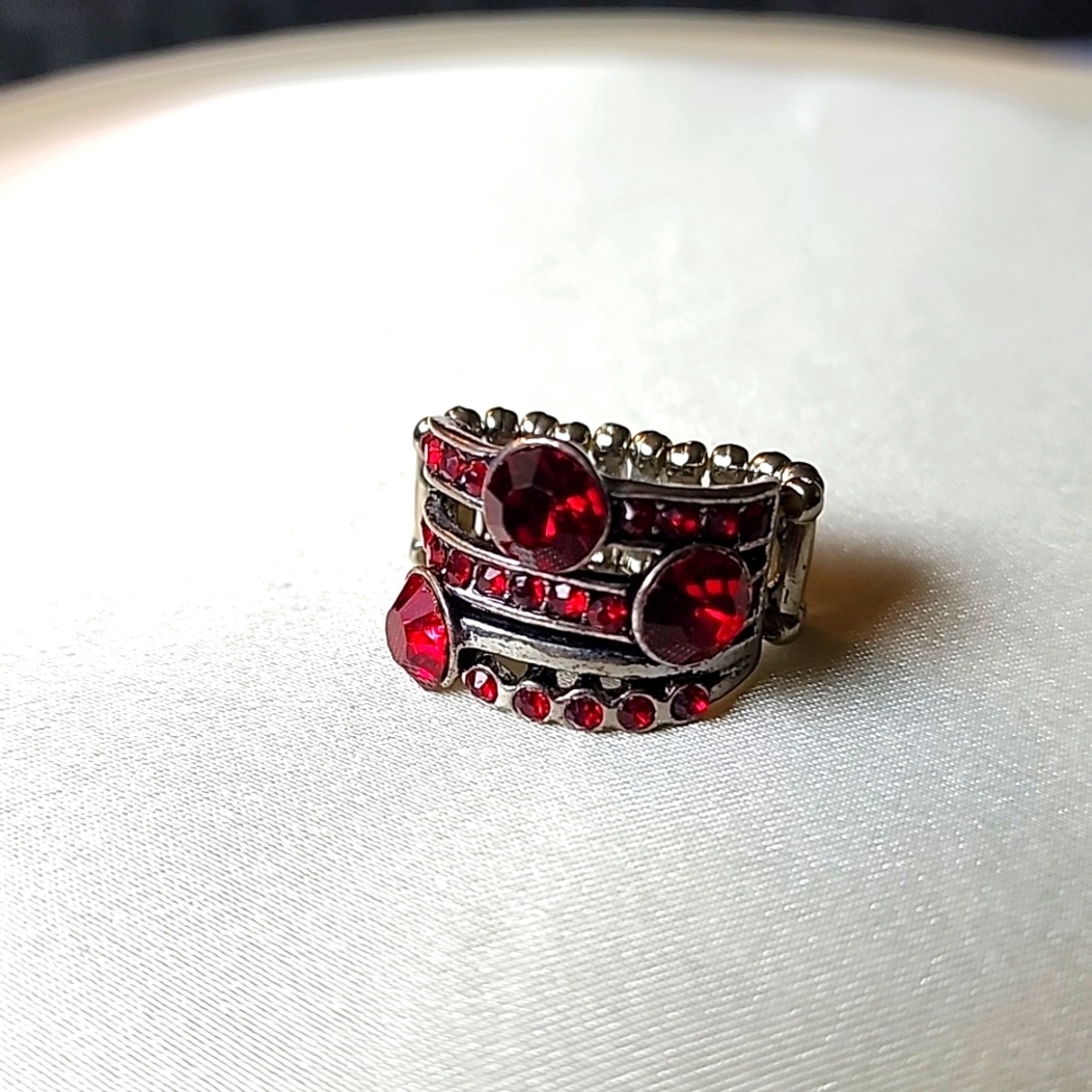 Vintage CANDY APPLE RED GEMSTONE STREACH RING